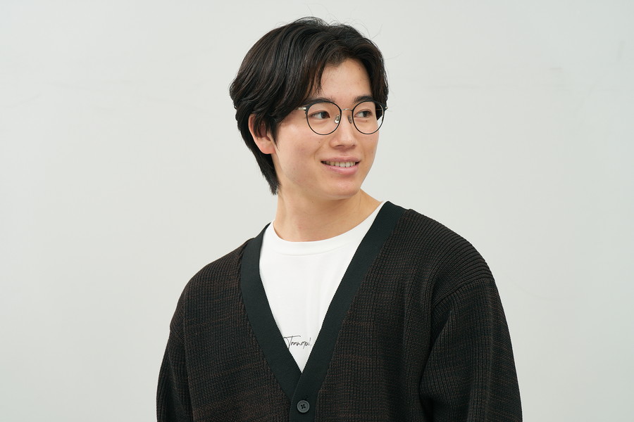 華やかさのあるボストン型チタンフレーム