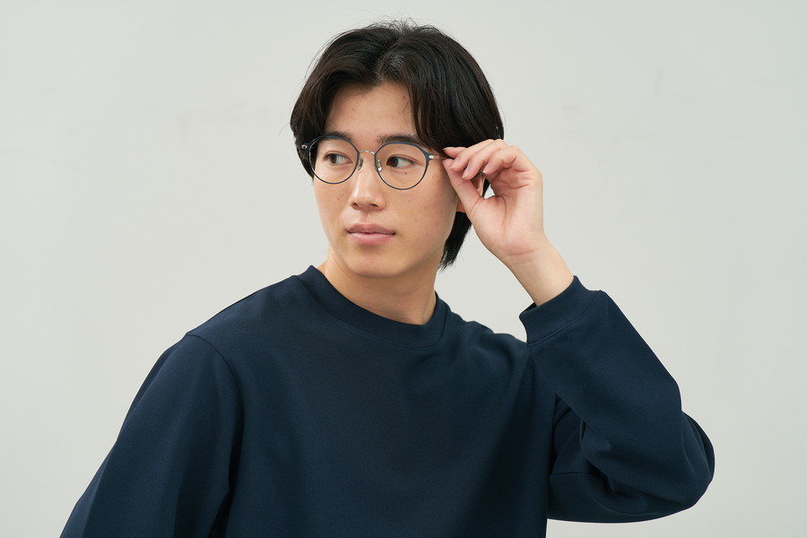 華やかさのあるボストン型チタンフレーム