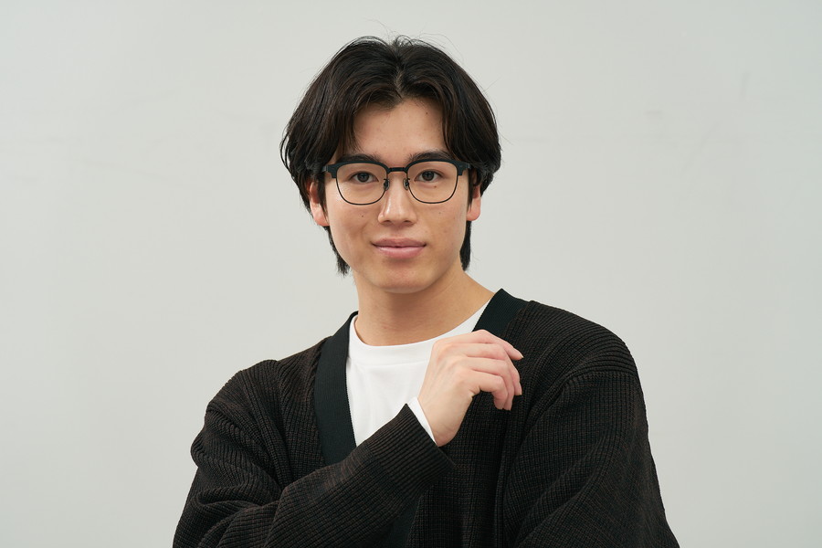 重厚感のあるウェリントン型チタンフレーム