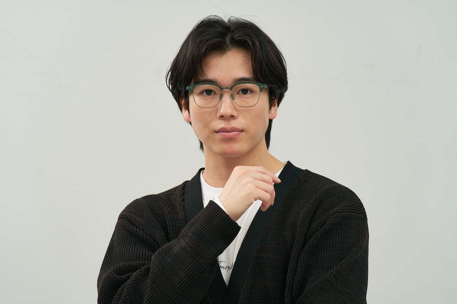 重厚感のあるウェリントン型チタンフレーム