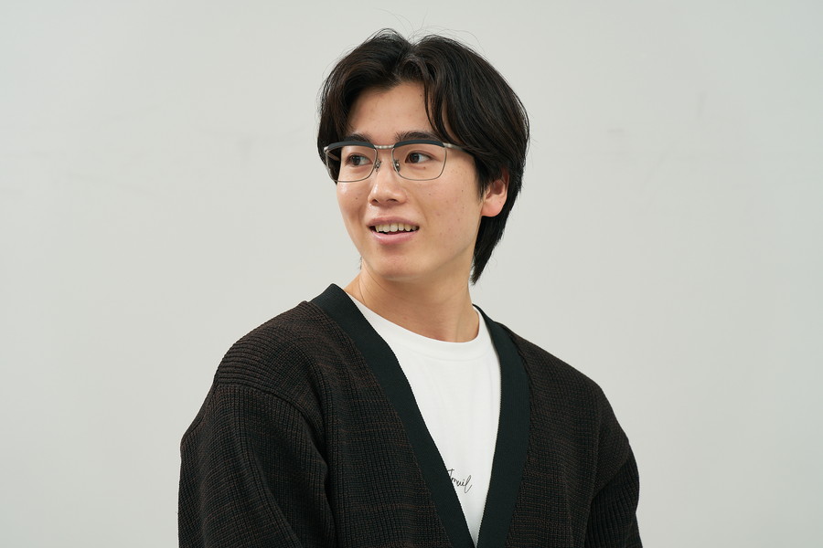 重厚感のあるウェリントン型チタンフレーム