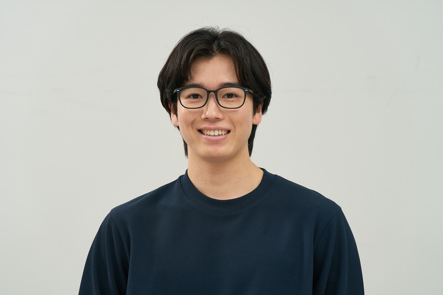 華奢なシルエットを活かしたチタンフレーム