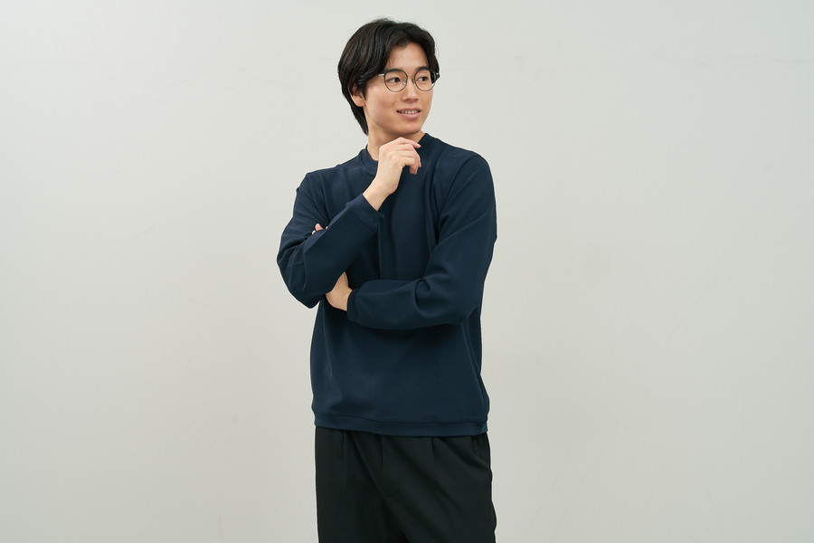 華やかさのあるボストン型チタンフレーム