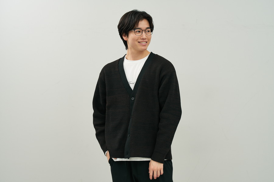 華奢なシルエットを活かしたチタンフレーム