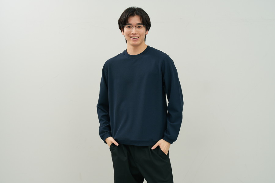 華奢なシルエットを活かしたチタンフレーム