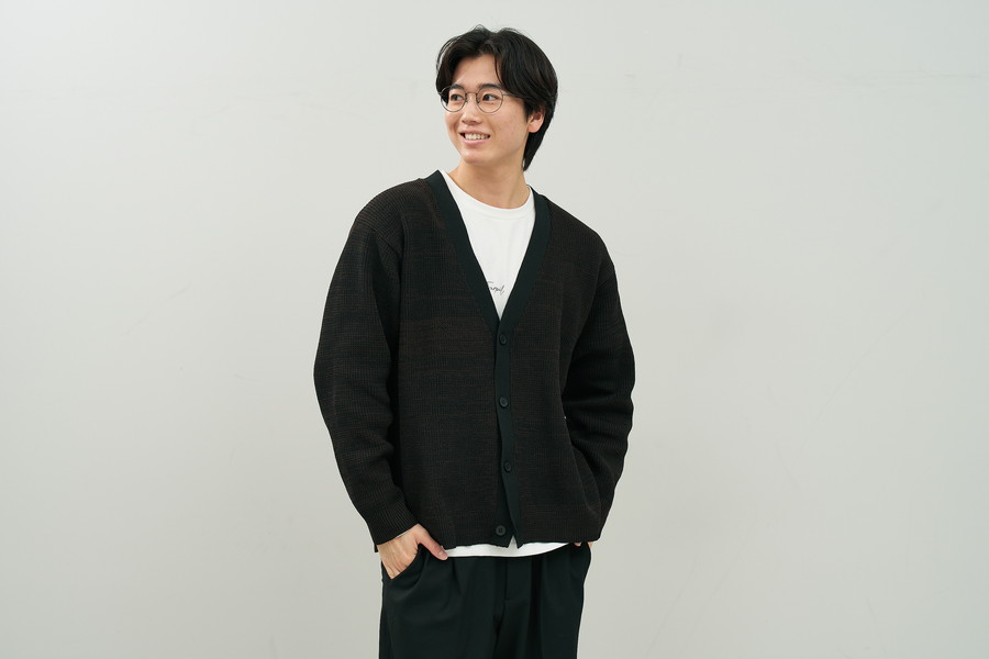 知的な印象のボストン型チタンフレーム