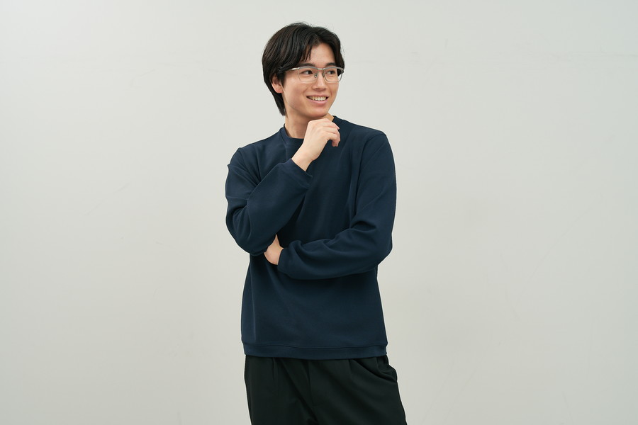 重厚感のあるウェリントン型チタンフレーム