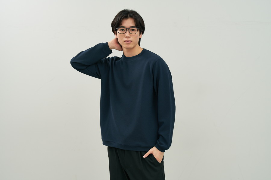 華奢なシルエットを活かしたチタンフレーム