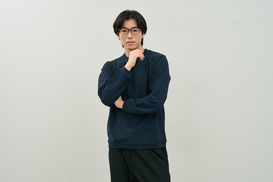 華奢なシルエットを活かしたチタンフレーム