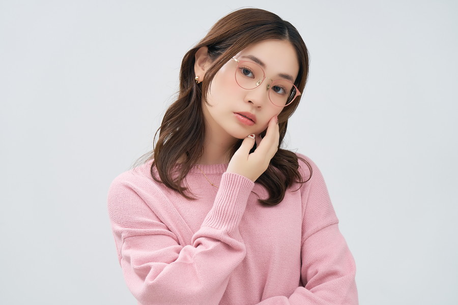 華やかさのあるボストン型チタンフレーム