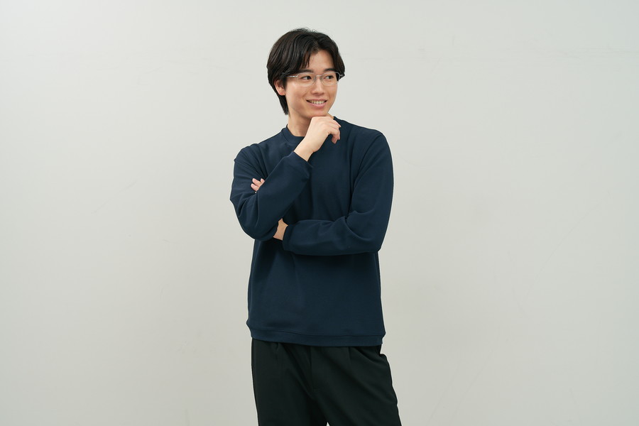 トレンド感のあるウェリントン型チタンフレーム