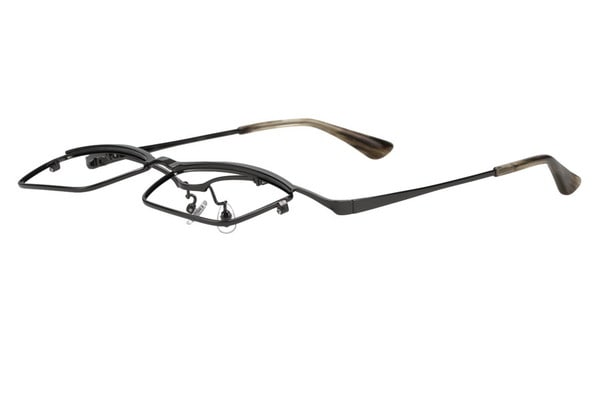 ビジネスシーンにおすすめのスクエアフレーム/FLIP UP(跳ね上げ式