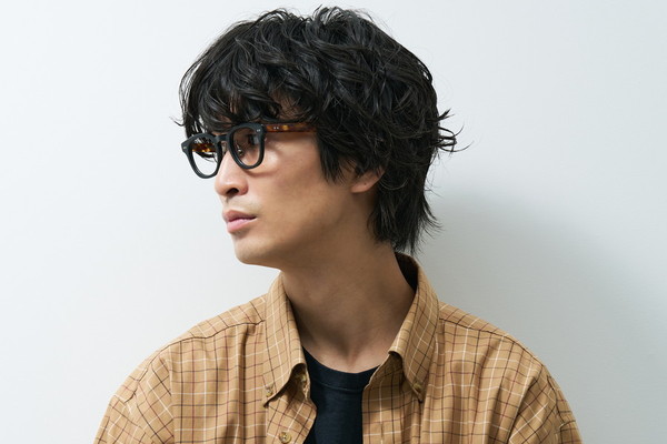 スペシャルプライス]多彩な表情を楽しめるプラスチックフレーム