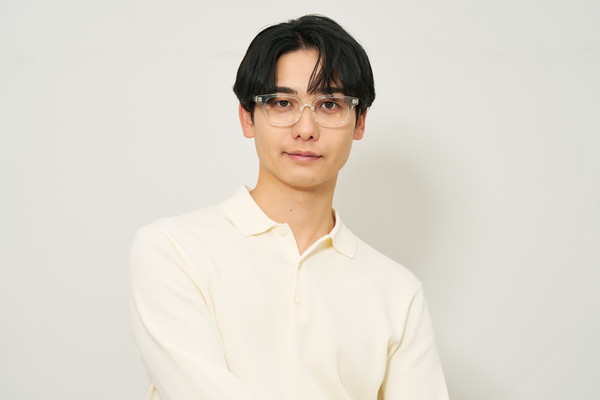 FR出品 セール価格]かけるだけで存在感がある太縁メガネ（ZA241066-00A1