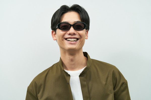 柴田 ひかりさんコラボ】オーバル型 フリップアップ｜メガネ