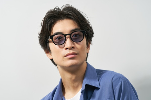 スペシャルプライス][ZA221024_14E1_PHBL]CLASSIC(度なし調光レンズ