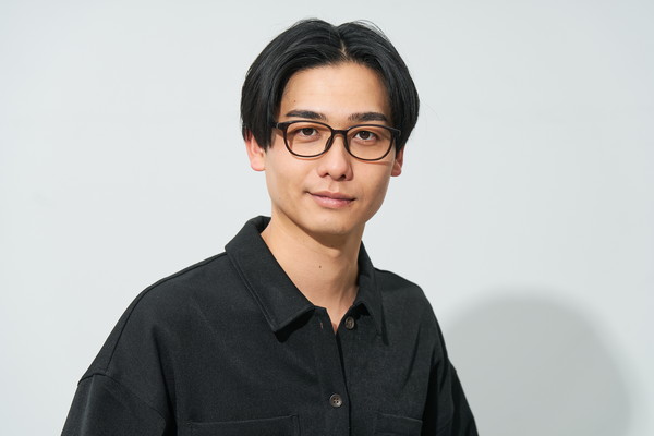 軽量素材を使用したウェリントンメガネ（ZA251004-44A1）｜メガネの