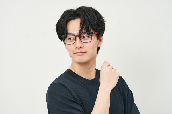 アクティブなライフスタイルに向けたウェリントン型 (SNAP GRIP搭載