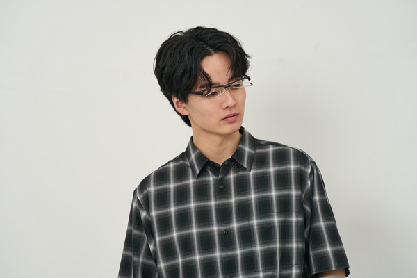 機能性のあるウェリントン型メガネ/FLIP UP(跳ね上げ式メガネ