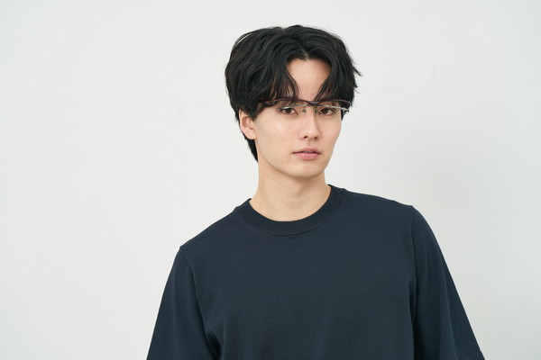 機能性のあるウェリントン型メガネ/FLIP UP(跳ね上げ式メガネ