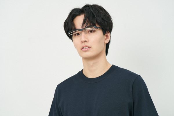 機能性のあるウェリントン型メガネ/FLIP UP(跳ね上げ式メガネ