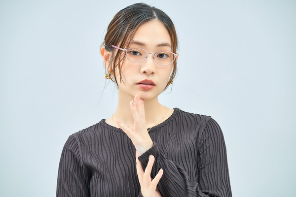 【magnifique】【新品未使用】トリオンフ フレーム ブロー ブラックフライデー限定価格]クラシックでレトロなラウンド型