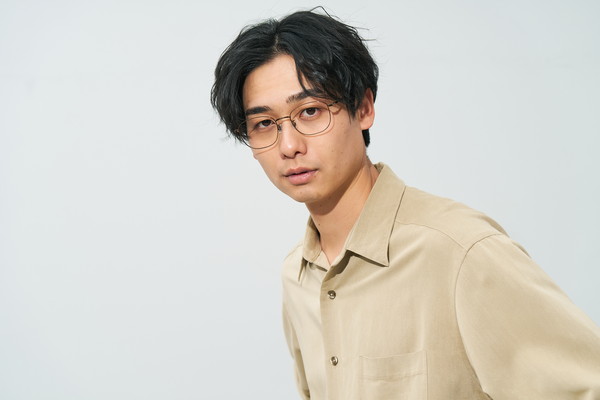 セール価格]幅広いシーンにおすすめのウェリントン型メガネ（ZF242016