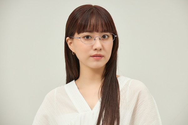   オーバル スペシャルプライス]軽やかなかけ心地が魅力のオーバルチタンメガネ