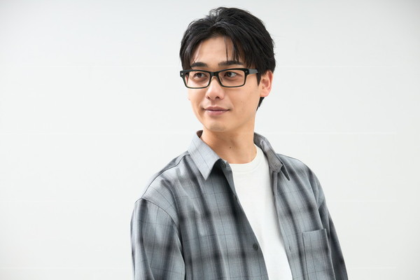 ブラックフライデー限定価格]スタイリッシュな印象のウェリントン型