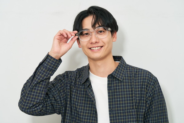 KAGAYA 星めぐりの旅(車窓額縁) シリアルナンバー 035/245 ブラックフライデー限定価格]かけるだけで存在感がある太縁メガネ