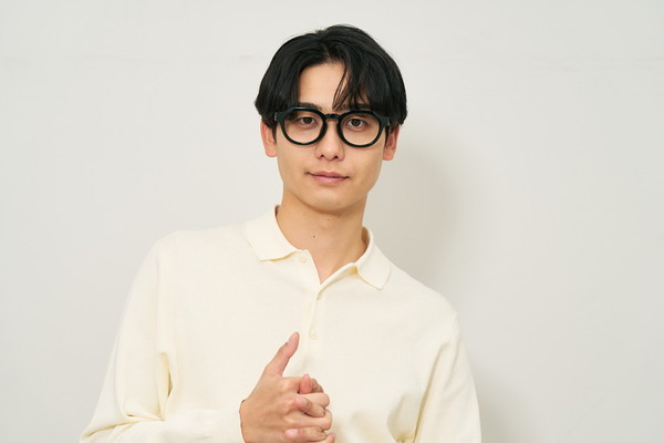 ブラックフライデー限定価格]かけるだけで存在感がある太縁メガネ