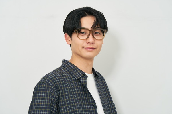 ブラックフライデー限定価格]かけるだけで存在感がある太縁メガネ