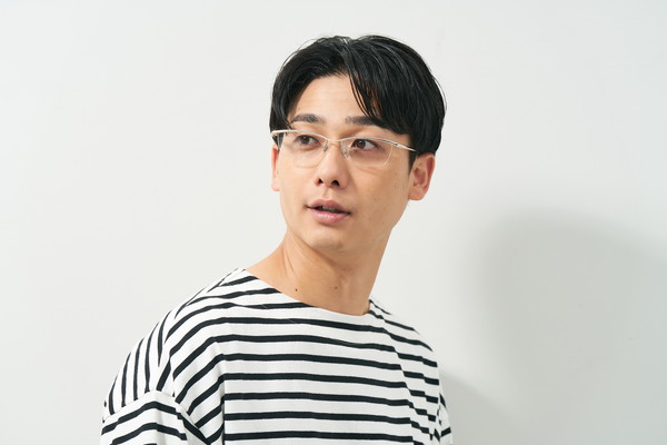 スペシャルプライス]掛け心地抜群！バネ構造を採用したメタルフレーム