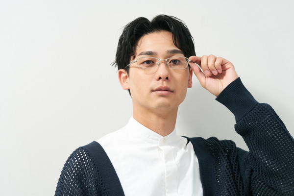 スペシャルプライス]掛け心地抜群！バネ構造を採用したメタルフレーム