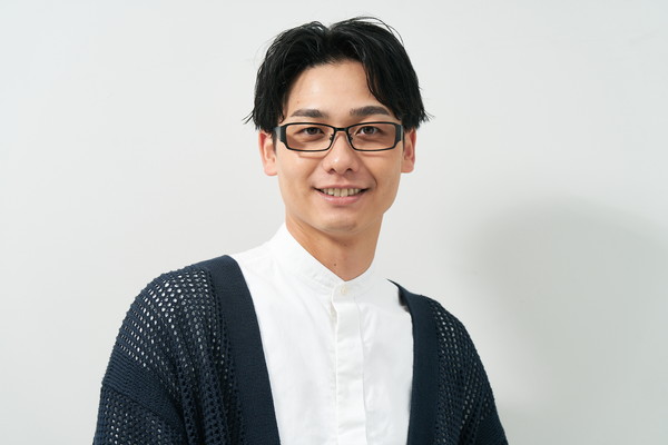 メガネ セール価格]横顔の印象を引き締めてくれるスクエアフレーム