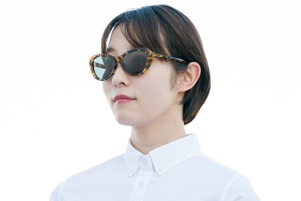 SUNGLASSES／紫外線カット率99.9%以上-connectedremag.com