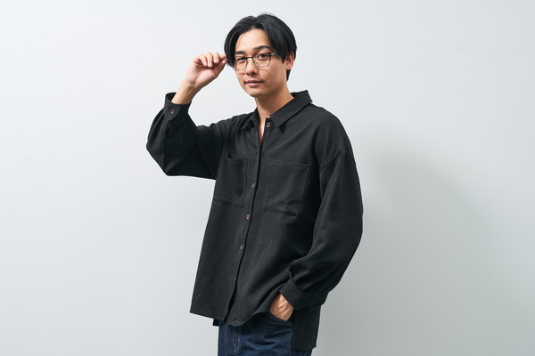 ラバーテンプルが特徴のウエリントン型メガネ（ZA252008-14E1