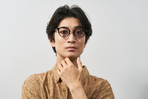 スペシャルプライス][ZC231006_14E1_PHGY]CLASSIC(度なし調光レンズ