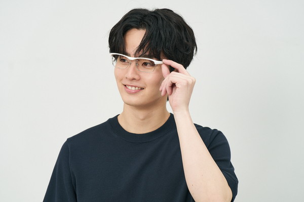 Zoff　フリップアップ　メガネ　眼鏡 レンズを上げ下げできる FLIP UP（跳ね上げ式メガネ）｜メガネの