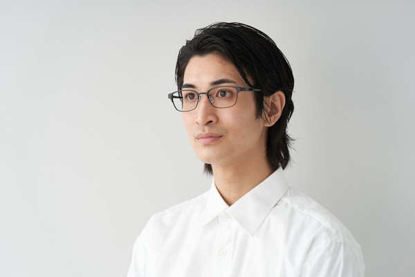 セール価格]柔らかなラインに拘ったウェリントンフレーム/Zoff