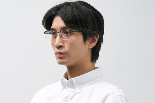 セール価格]定番シェイプで幅広く使えるスクエアフレーム（ZF243002