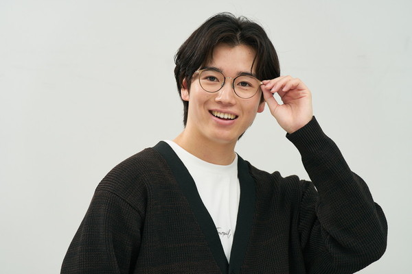 華やかさのあるボストン型チタンフレーム（ZG253004-43E1）｜メガネの