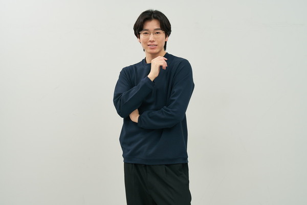 知的な印象のボストン型チタンフレーム（ZG253011-56F1）｜メガネの