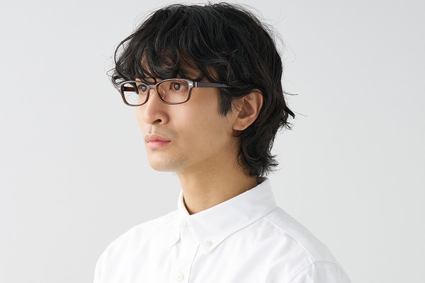 スペシャルプライス]メタルパーツがアクセントのスクエアフレーム/Zoff