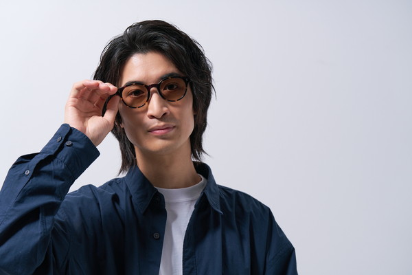 Zoff｜DODコラボ]色が変わるウサグラサン ZN231G10-49E1 ZN231G10_49E1】(サングラス UNISEX ボストン  ブラウン(デミ柄)) - メガネのZoffオンラインストア