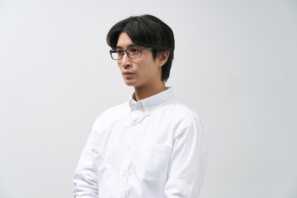 MACO/Spring2023アクリルKEYHOLDER/フーディーメガネポーズ MAISON KITSUNÉ - PROFILE FOX KEYRING - フォックスデザイン
