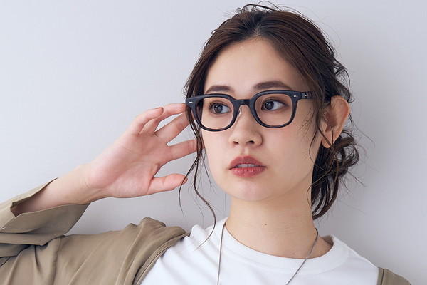 スペシャルプライス]縁が太く存在感のあるウェリントンフレーム