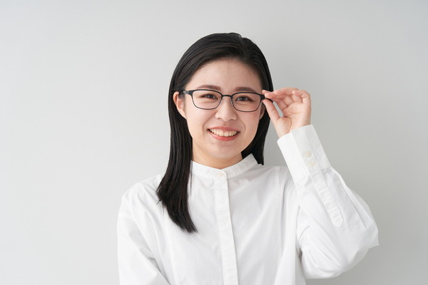 セール価格]柔らかなラインに拘ったウェリントンフレーム/Zoff
