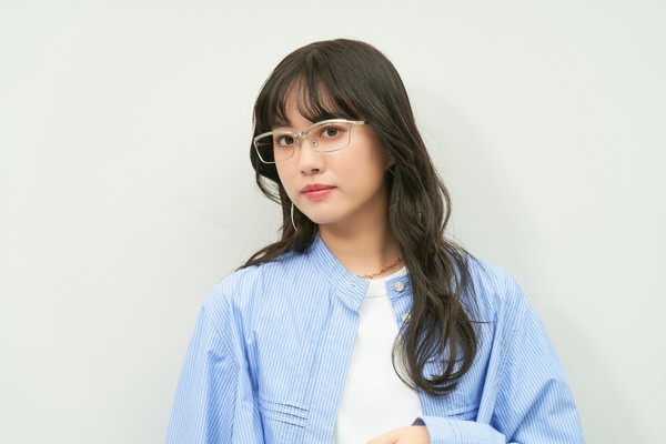 ビジネスシーンにおすすめのスクエアフレーム/FLIP UP(跳ね上げ式