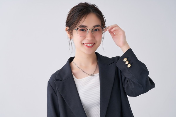 目元に華やかさをプラスするメタルフレーム/CLASSIC[中顔面短縮みえ